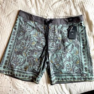 RVCA Resort Trunk